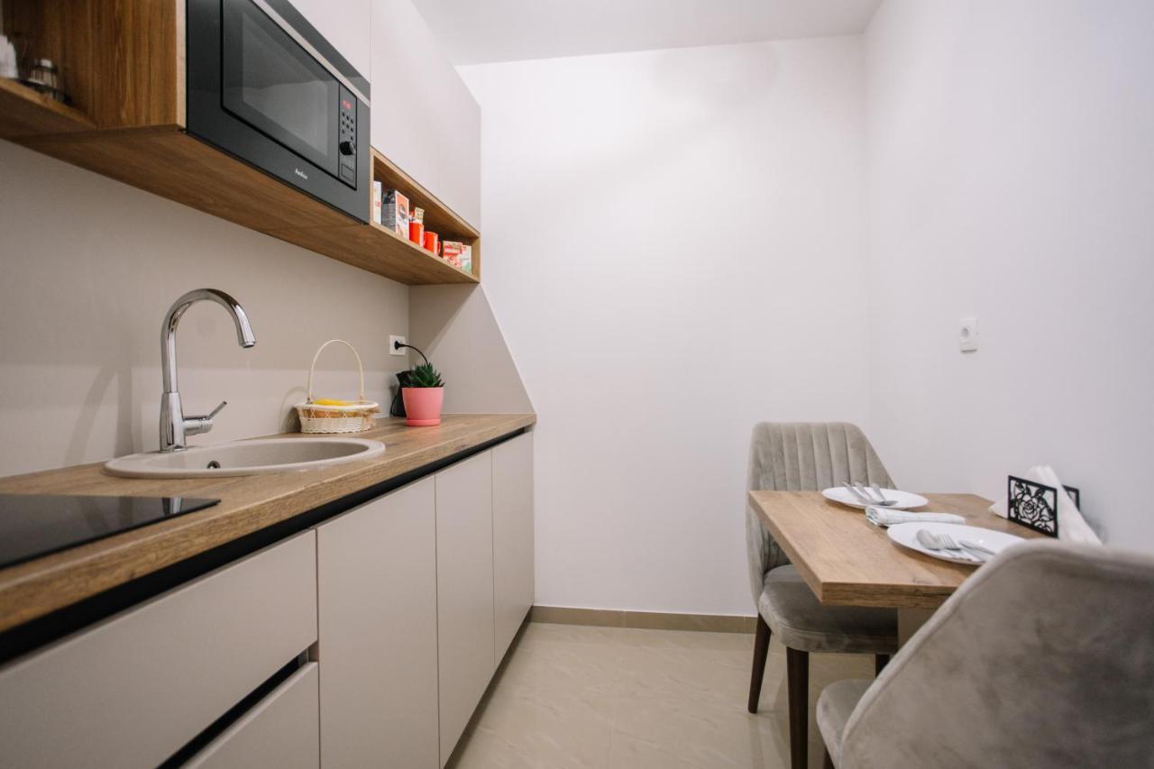 Apartments Hana City Center ลิฟโน ภายนอก รูปภาพ