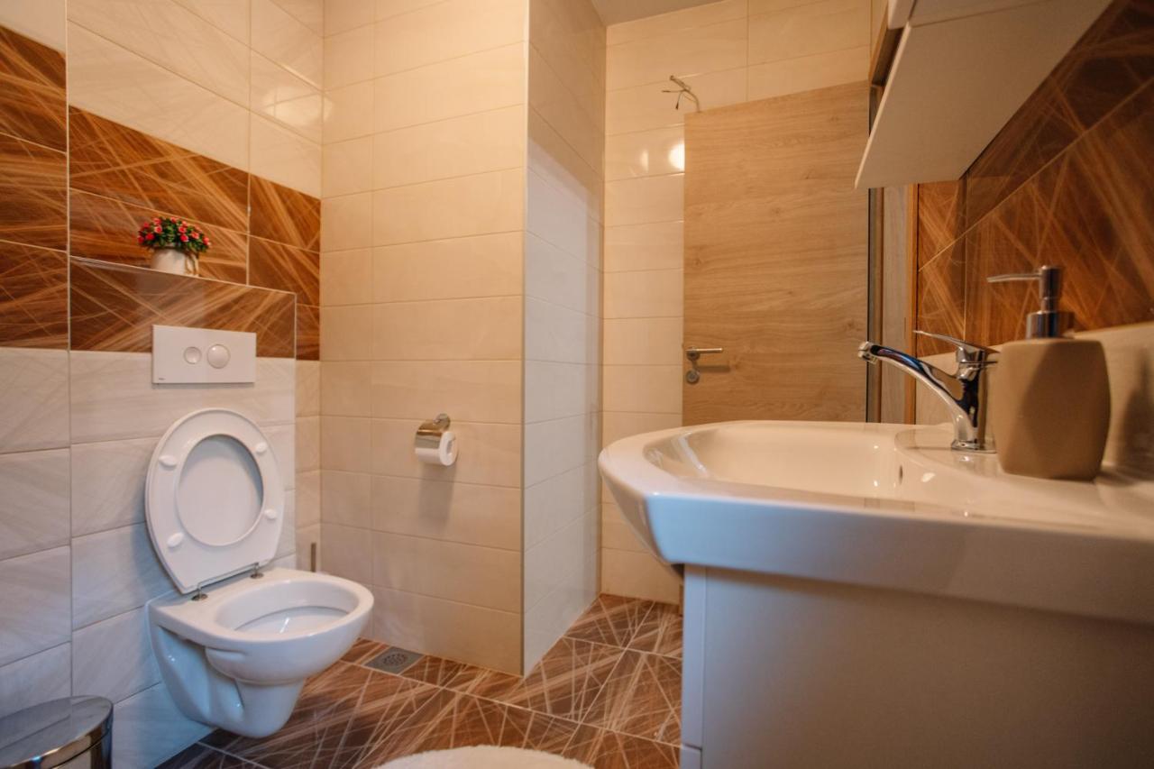 Apartments Hana City Center ลิฟโน ภายนอก รูปภาพ